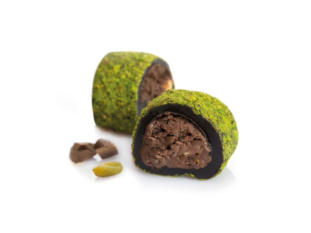 Lokum fourré au chocolat au cacao et enrobé de poudre de pistache