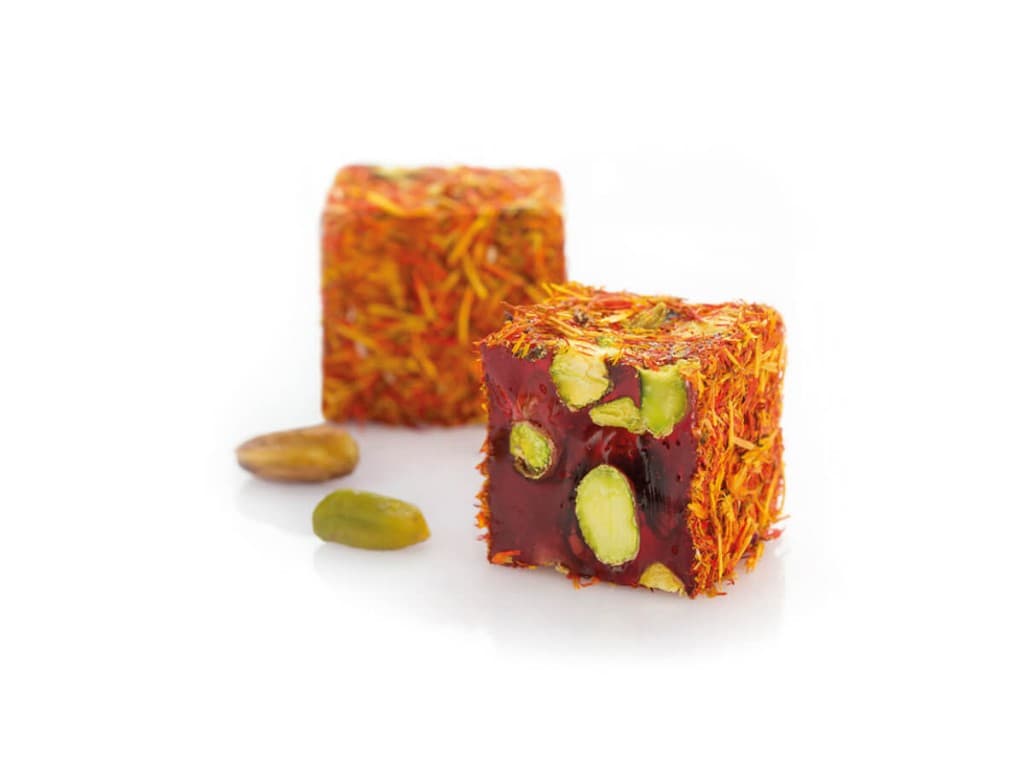 Lokoum pistache-grenade, enrobé de fleurs de carthame